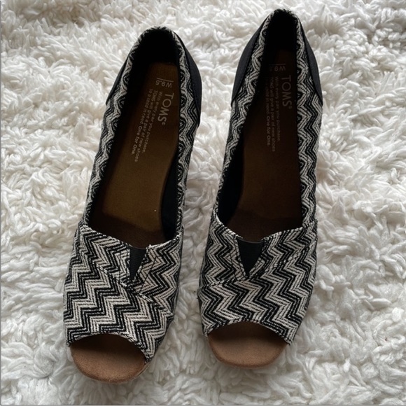 Toms Patterned‎ Wedges - Picture 2 of 7